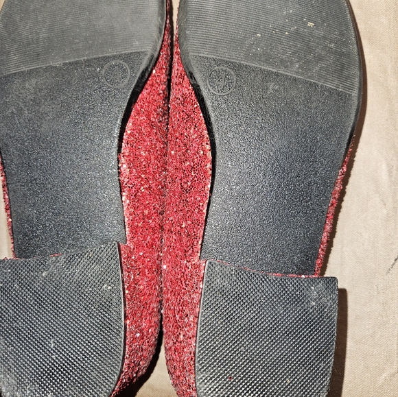 Red glitter shoes. size 4. Circo brand. - Picture 3 of 5